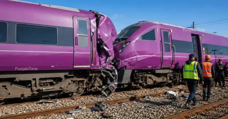 UK Train Collision ਵਾਲੀ ਥਾਂ ’ਤੇ ਰੇਲ ਪਟੜੀਆਂ ਅਤੇ ਰਾਹਤ ਟੀਮਾਂ।